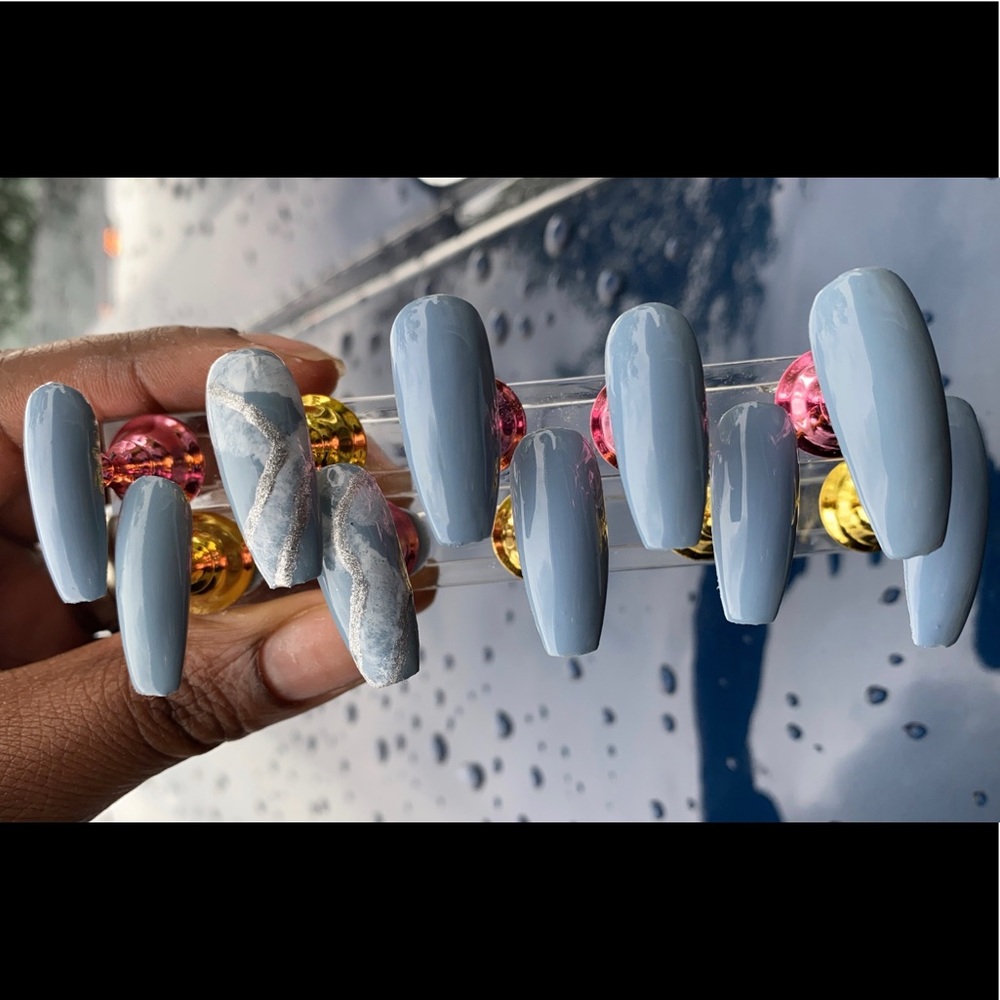 Press on nails
